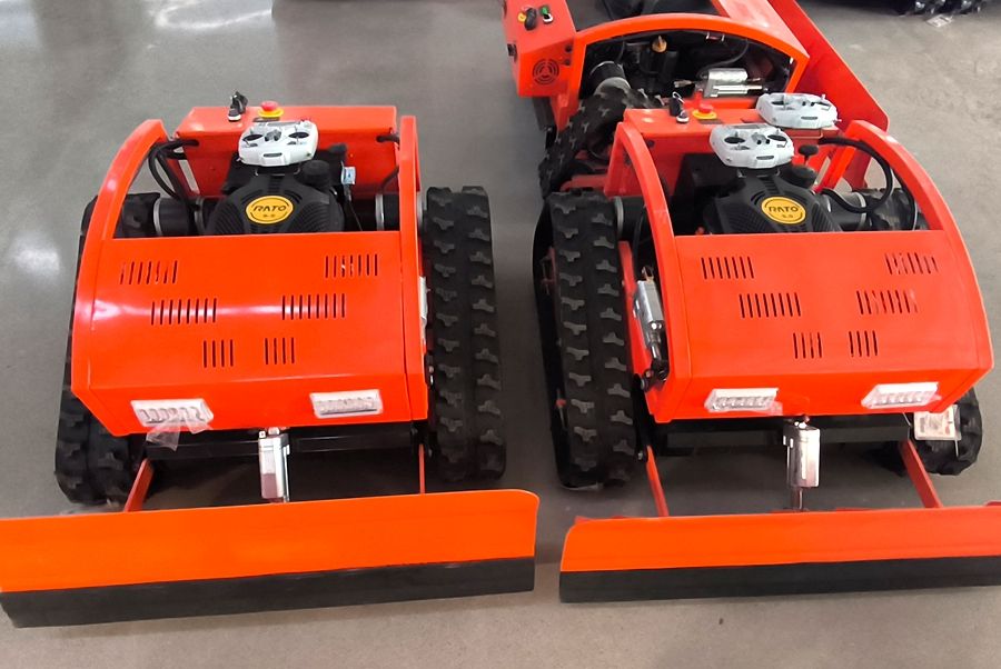 Wheeled vs Tracked Lawn Mower: Performance & Terrain Comparison Wheeled vs Tracked Lawn Mower: Performance & Terrain Comparison