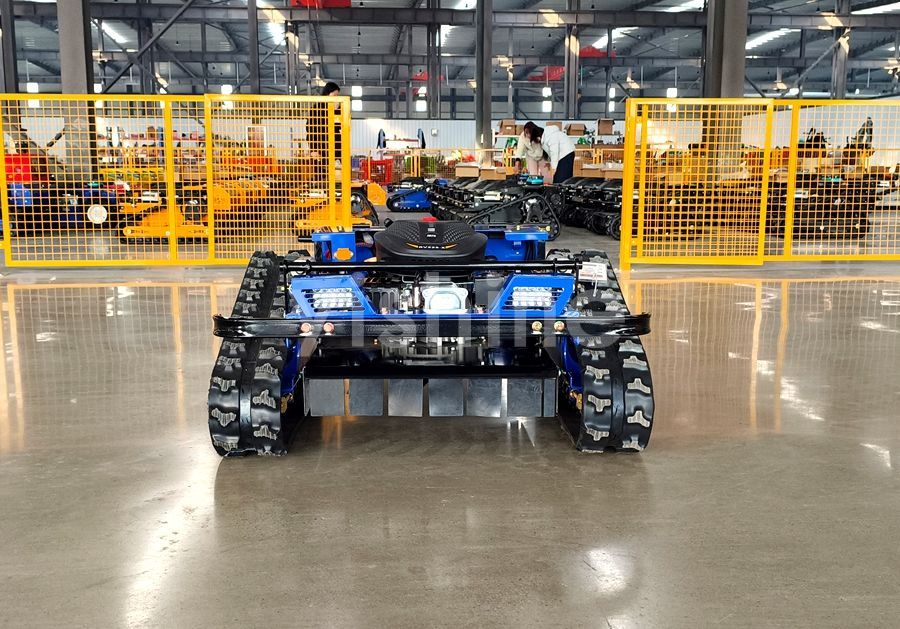 Tracked Lawn Mower: Benefits, Uses & Performance on Rough Terrain