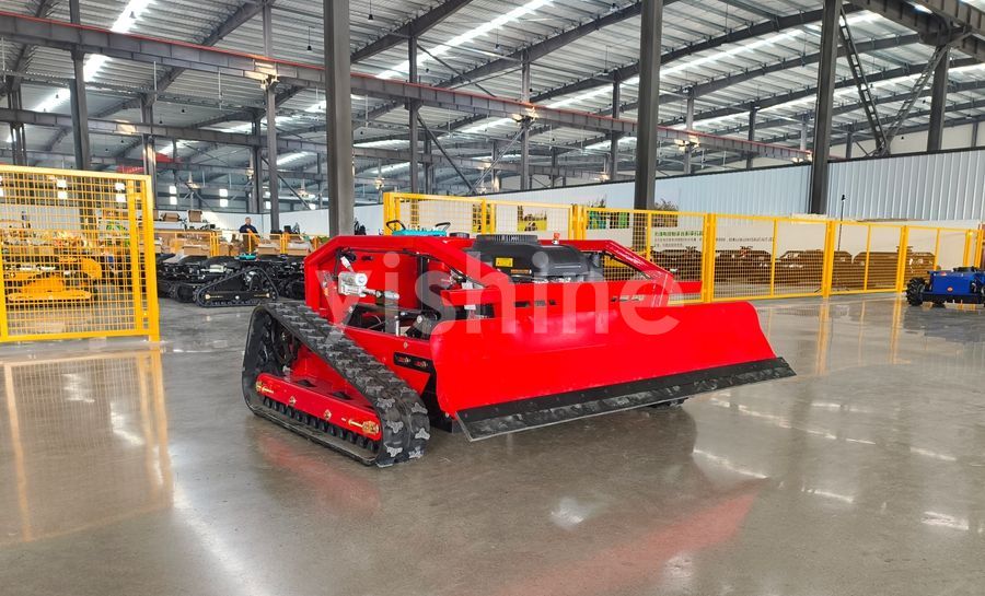 Tracked Lawn Mower: Benefits, Uses & Performance on Rough Terrain