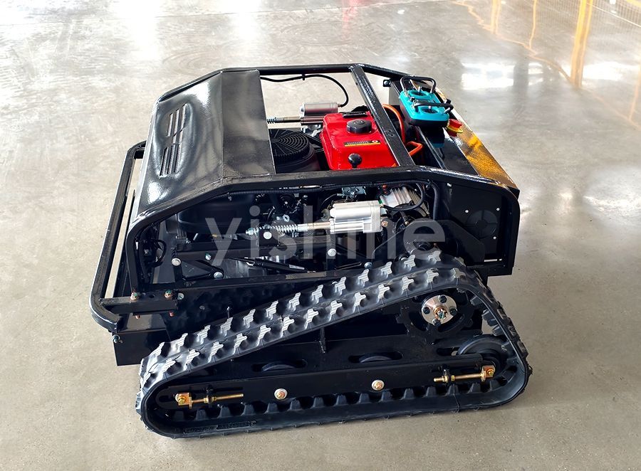 Tracked Lawn Mower: Benefits, Uses & Performance on Rough Terrain